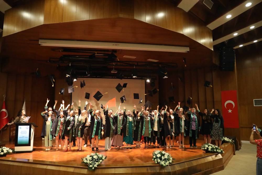 Çukurova Üniversitesi Fen Edebiyat Fakültesi 280 Mezununu Uğurladı