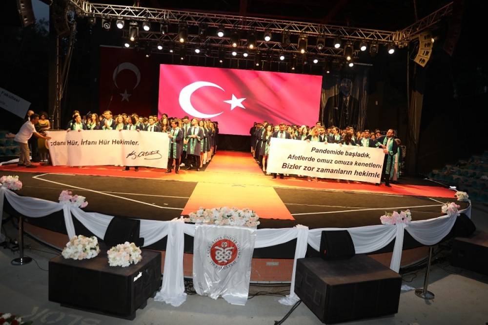 Çukurova Üniversitesi Tıp Fakültesi Mezunlarını Uğurladı