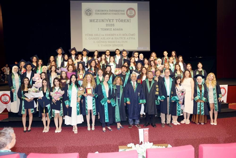 Çukurova Üniversitesi Fen Edebiyat Fakültesinde Mezuniyet Sevinci