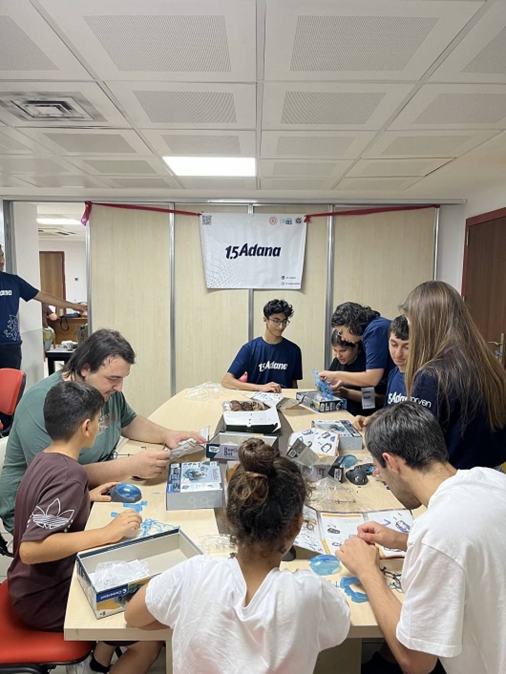 Çukurova Üniversitesi Öğrencilerinden Hastanede Tedavi Gören Çocuklara Teknoloji Atölyesi