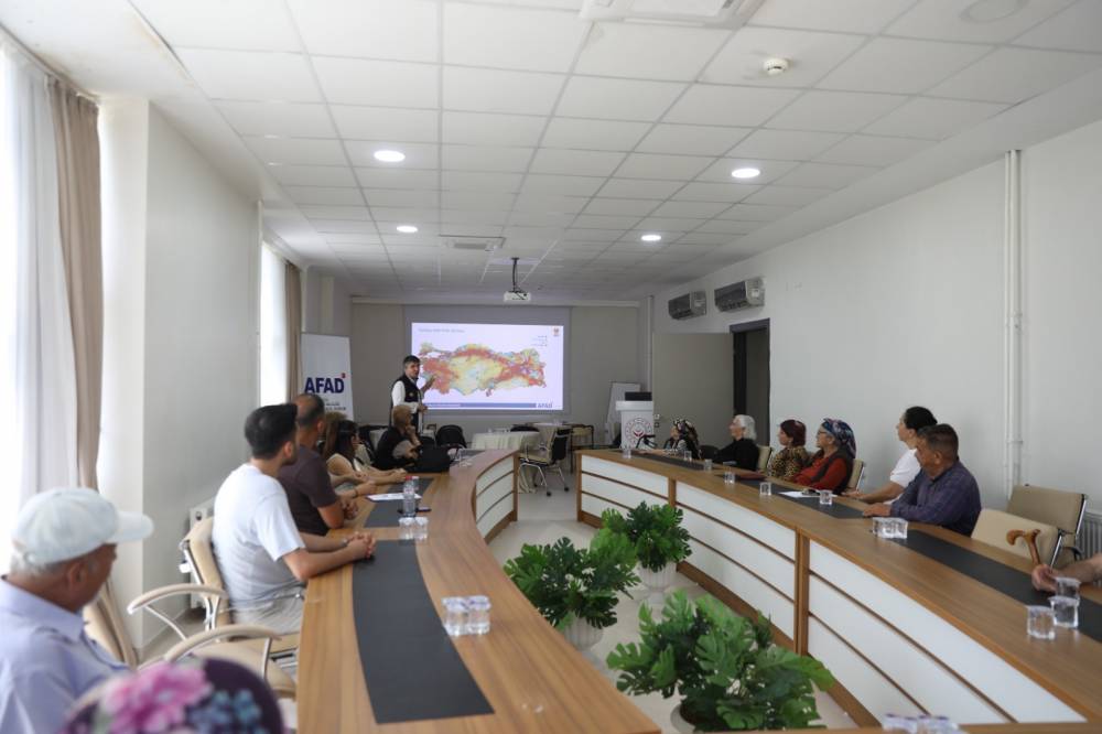 Huzurevinde Yaşayan Yaşlılar İçin Afet Farkındalık Eğitimi Düzenlendi