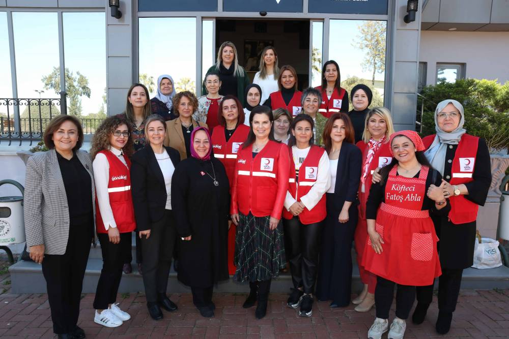Rektör Prof. Dr. Tuncel Kızılay Gönüllüsü Kadınlarla Buluştu