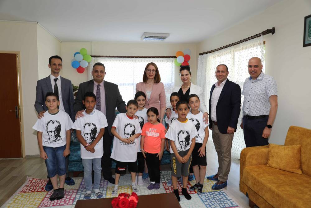 Rektör Prof. Dr. Tuncel’den Çocuklara Atatürk Baskılı Tişört